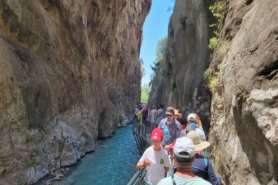 Saklıkent Kanyonu'nda turist bereketi