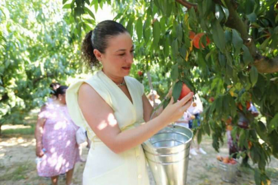 Selçuk'ta 'Şen Şeftali Şenliği' gerçekleştirildi