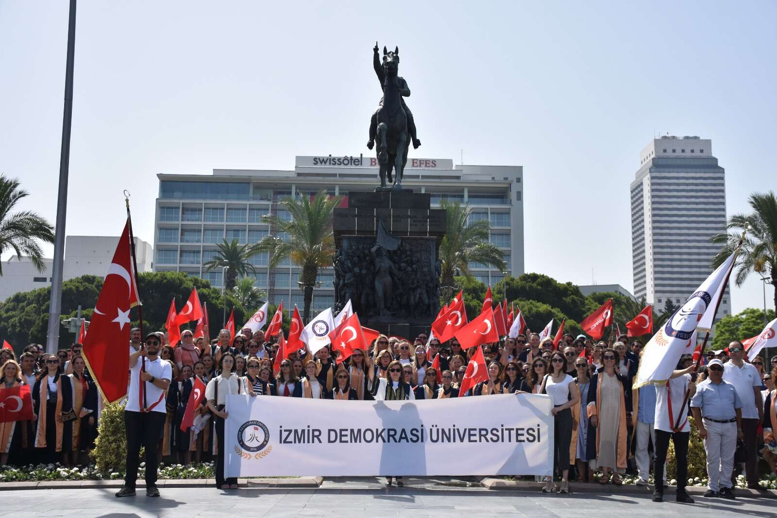 izmir demokrasi üniversitesi-ilkses