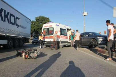 Manisa'da kaza! Lüks otomobille elektrikli bisiklet çarpıştı