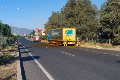 İzmir'de tır dorsesinden asit aktı