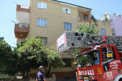 Tadilat halindeki çatıda tehlike: malzemeler alev aldı