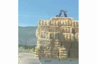 Trafikte tehlikeli yolculuk: Yürekleri ağıza getirdi!