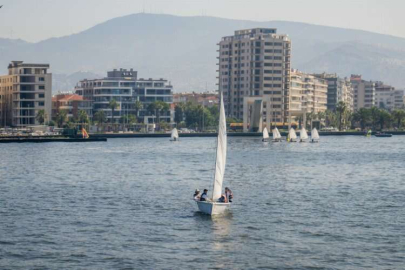 İzmir'i denizden seyretmek ister misiniz?