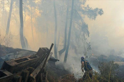 İtfaiyeciler, Rodos Adası'ndaki yangında mahsur kaldı