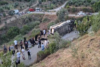 Manisa'da minibüs şarampole devrildi, çok sayıda yaralı