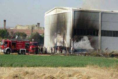 Kütahya'da çıkan anız yangını, porselen fabrikasına sıçradı