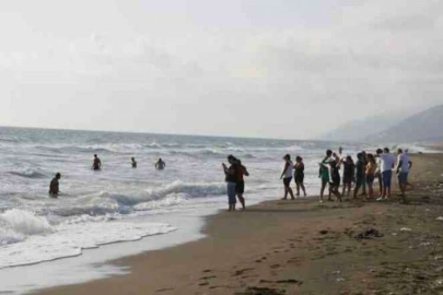 Hatay'da serinlemek için denize koşanlar hayal kırıklığı yaşadı