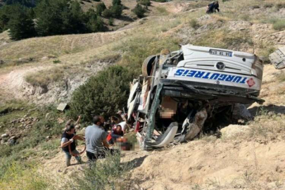 Kars'ta feci kaza! Yolcu otobüsü şarampole uçtu