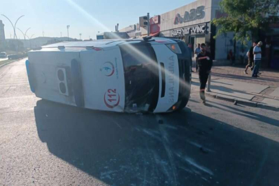 Aliağa'da ambulans ile kamyonet çarpıştı!