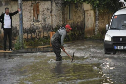 Kars'ta sağanak su baskınlarına neden oldu