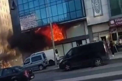 İstanbul'da yangın: Tekstil atölyesi alev alev yandı