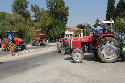 O köydeki bankanın taşınmasına çiftçilerden yol kapatmalı tepki