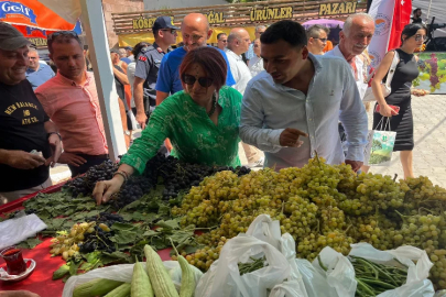 Karaburun’un üzüm şenliğine büyük ilgi