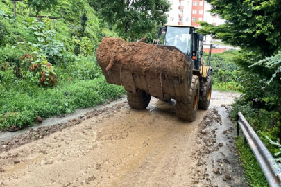 Rize'de şiddetli yağış hayatı durma noktasına getirdi