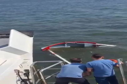 İzmir Körfezi'nde panik: Tekne alabora oldu