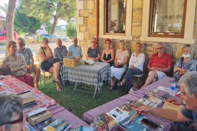 Foça kitap kulübü üyeleri köylerde toplanıyor