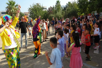 Adana’da birinci sınıf öğrencilerine okulda coşkulu karşılama