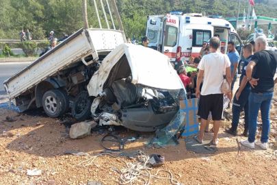 Muğla’da su kanalına giren kamyonet hurdaya döndü