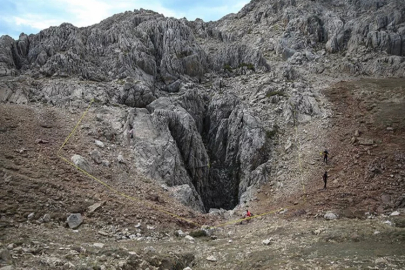 Mağarada rahatsızlanan ABD'li dağcı tahliye ediliyor