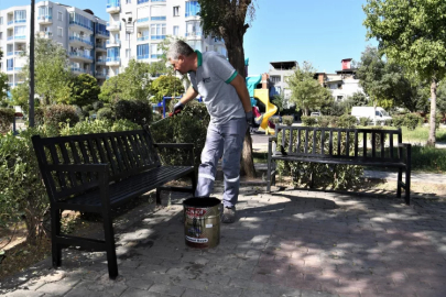 Bornova'dan parklara titiz bakım