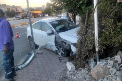 Adıyaman'da kontrolden çıkan araç kaza yaptı