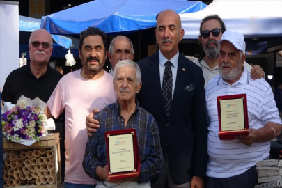 Kocaeli’de dondurmacılar plaket ile onurlandırıldı