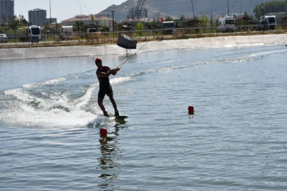 Afyonkarahisar'da Kablolu Wakeboart Cumhuriyet Kupası yapıldı