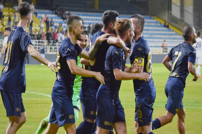 Bucaspor 1928 adım adım üst sıralara çıkıyor