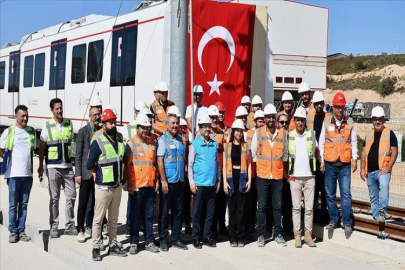 İlk yerli ve milli sürücüsüz metro aracı Gebze-Darıca hattında raylarla buluştu