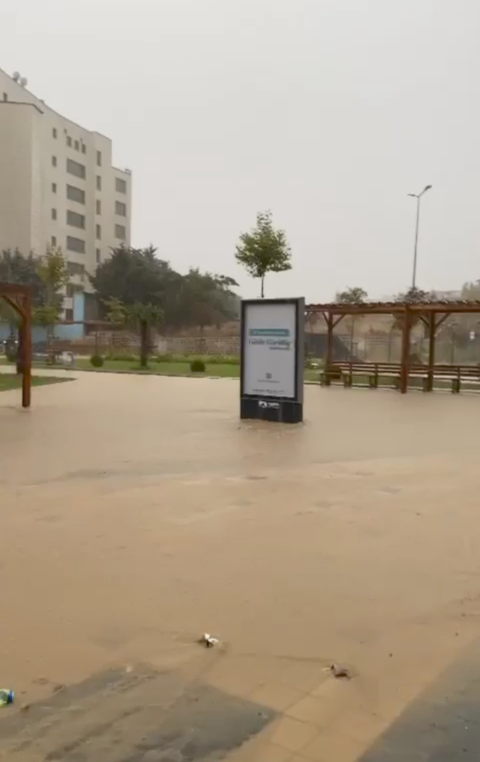 Pendik'te metro durağını su bastı (2)