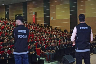 Erzincan'da narkotik polislerinden vatandaşa bilgilendirme