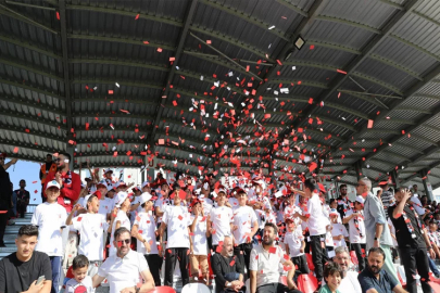 Van’da çocuklar ilk kez stadyumda maç izledi