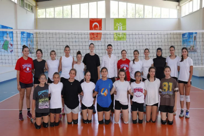 Tepebaşı Voleybol Takımı yeni sezona hazır