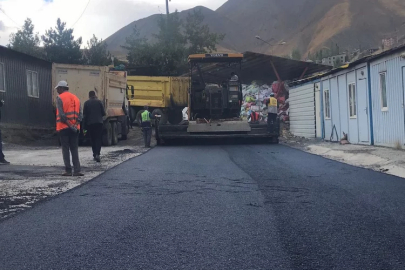 Hakkari'de asfalt yenileme çalışması