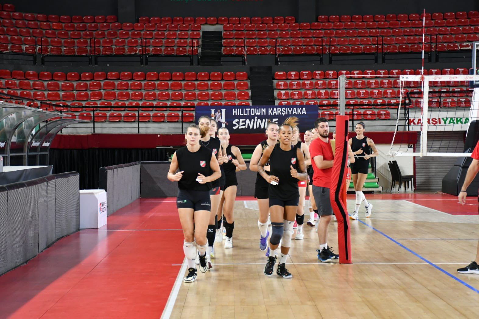 Karşıyaka voleybolda neler oluyor (1)