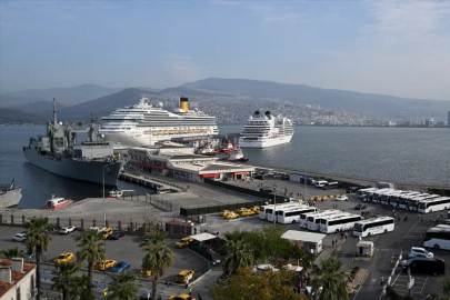 İzmir'de turist hareketliliği yaşandı