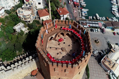 Alanya Alaaddin Keykubat Üniversitesi bisiklet turunda bayrak şöleni