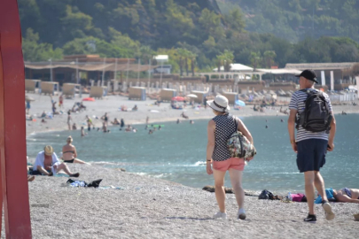 Ölüdeniz ekim ayında da şaşırtmadı: Tatilcilerin ilgi odağı oldu