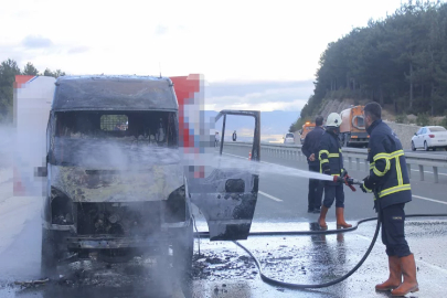 Kastamonu’da kargo aracı yandı