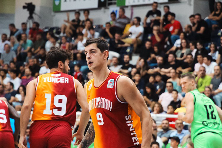 Türk basketbolcular takıma önemli katkı sağlıyor (2)0