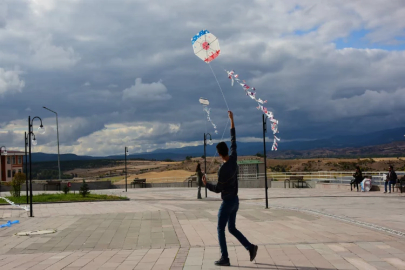 Kastamonu'da öğrenciler uçurtma şenliğinde eğlendi