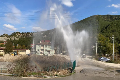 Doğal gaz çalışmasında su borusu patladı