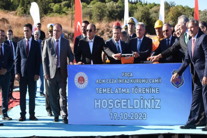 Vali Elban Foça’da Temel Atma Törenine katıldı