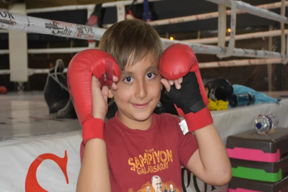 Minik Anıl, sağlığı için Muaythai yapıyor