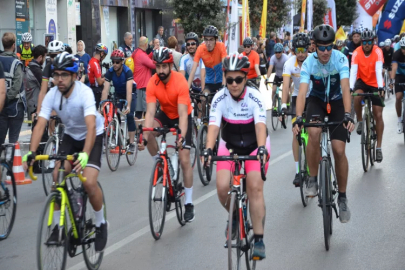 İzmir’de pedallar Cumhuriyet için çevrildi