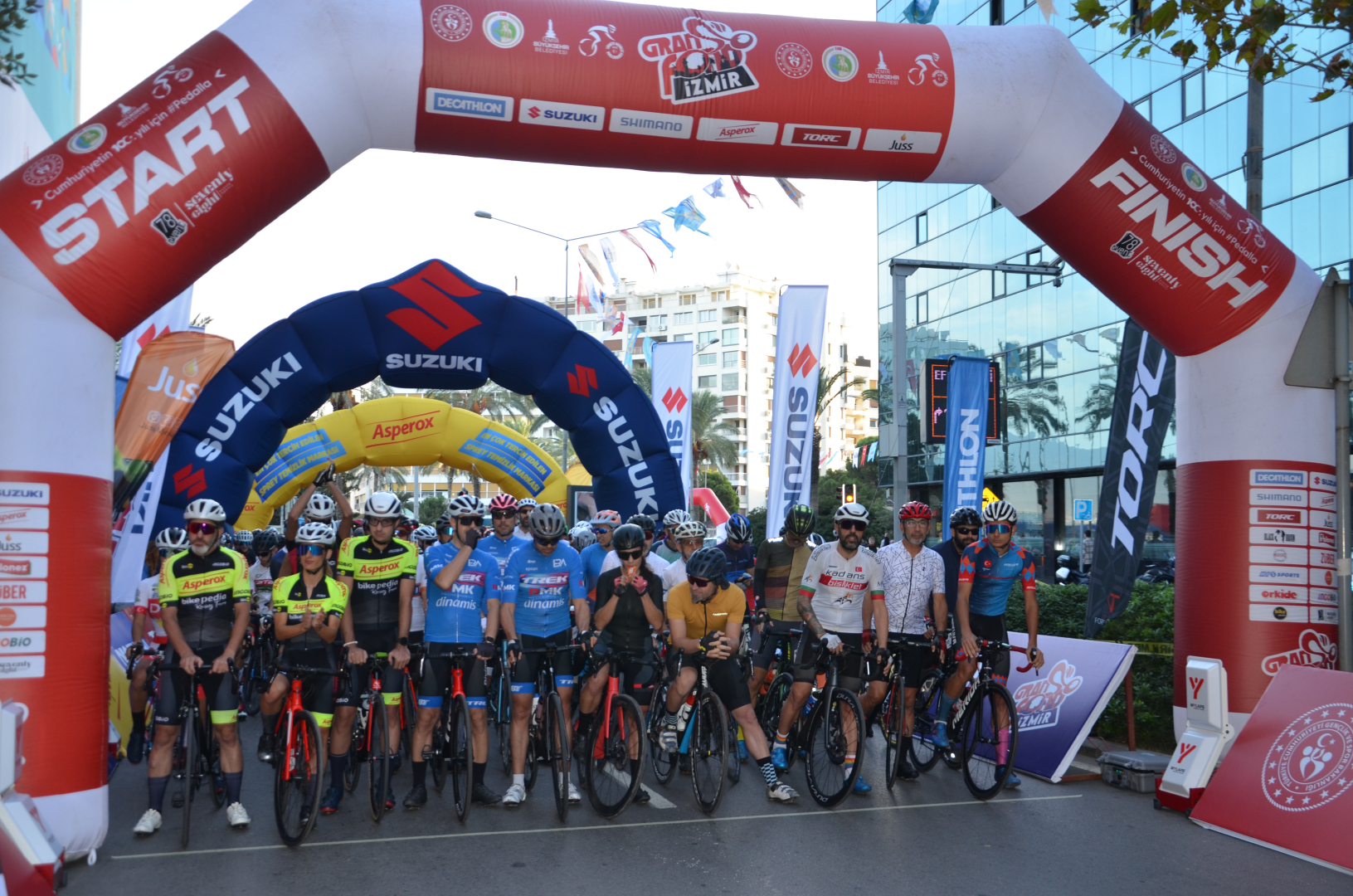 İzmir’de pedallar Cumhuriyet için çevrildi (4)