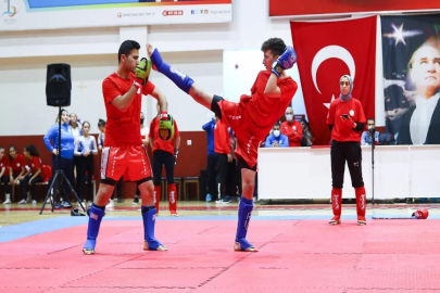 Cumhuriyet coşkusu Bayraklı'da sporla başladı