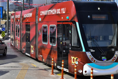 100. yıla özel tramvaylar İzmir sokaklarında