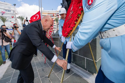 Cumhuriyet’in 100. yılında Ata’ya çelenk bırakıldı